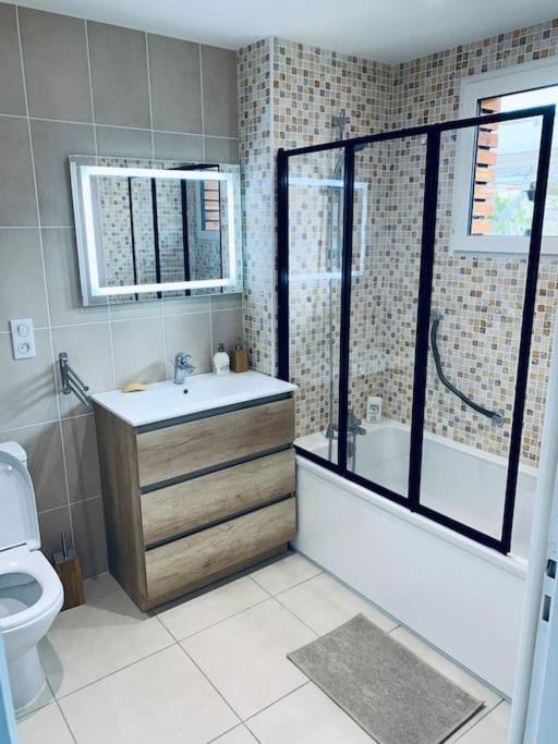 Appartement proche Astérix Chantilly Roissy CDG pour couple ou famille La Chapelle-en-Serval Exterior foto